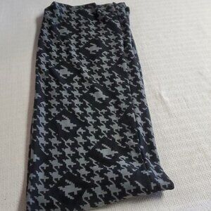 2 Chic Black & Silver Double Round Secret Zippered Pocket Scarve